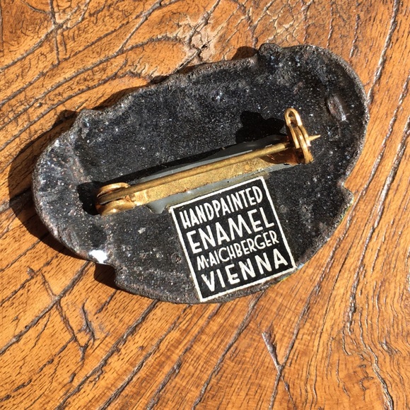 Vintage MICHAELA FREY hand painted enamel brooch - Picture 4 of 16